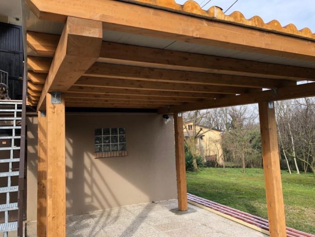 e7dbbfa6-4bdb-474b-b8c2-df0182571b44 tettoie e porticati in legno
